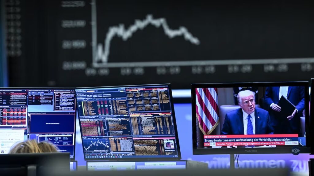 La presión sobre la deuda pública estadounidense en la Casa Blanca
La presión sobre la deuda pública estadounidense en la Casa Blanca¿Se tambalea la deuda de USA?:¿Baila la Casa Blanca al filo del abismo de las finanzas?¡Ojo! Mira cómo la deuda gringa le hace cosquillas a la Casa Blanca y qué líos trae para el mundo en el 2025.