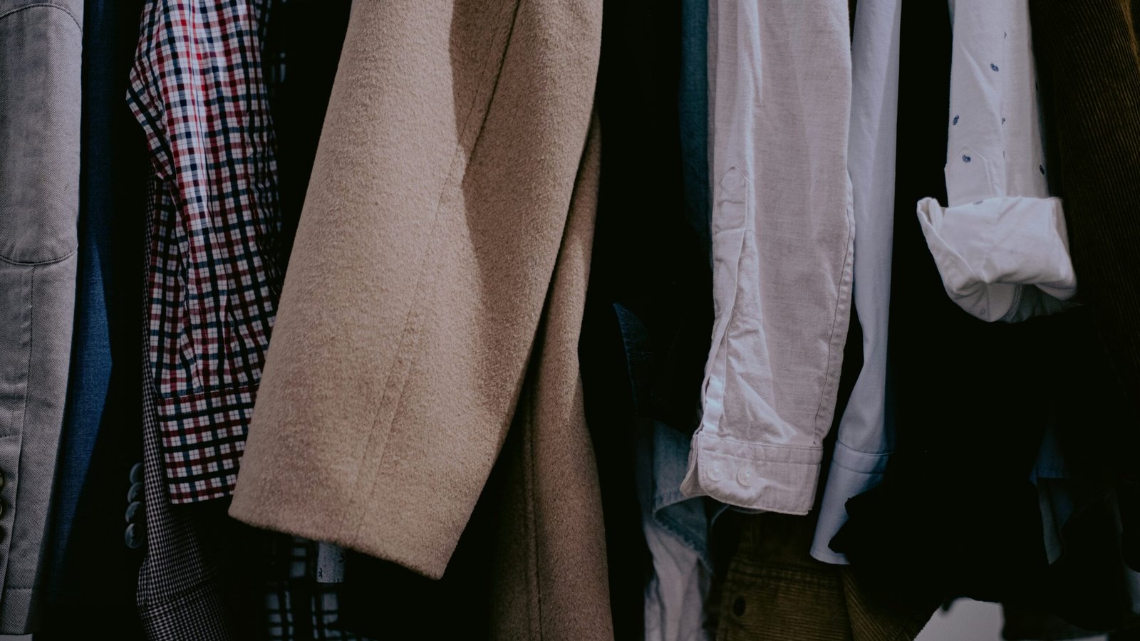 Discover how to mix and match for a modern outfit aesthetic with our expert tips and tricks. Learn how to create stylish and on-trend looks that showcase your personal style.