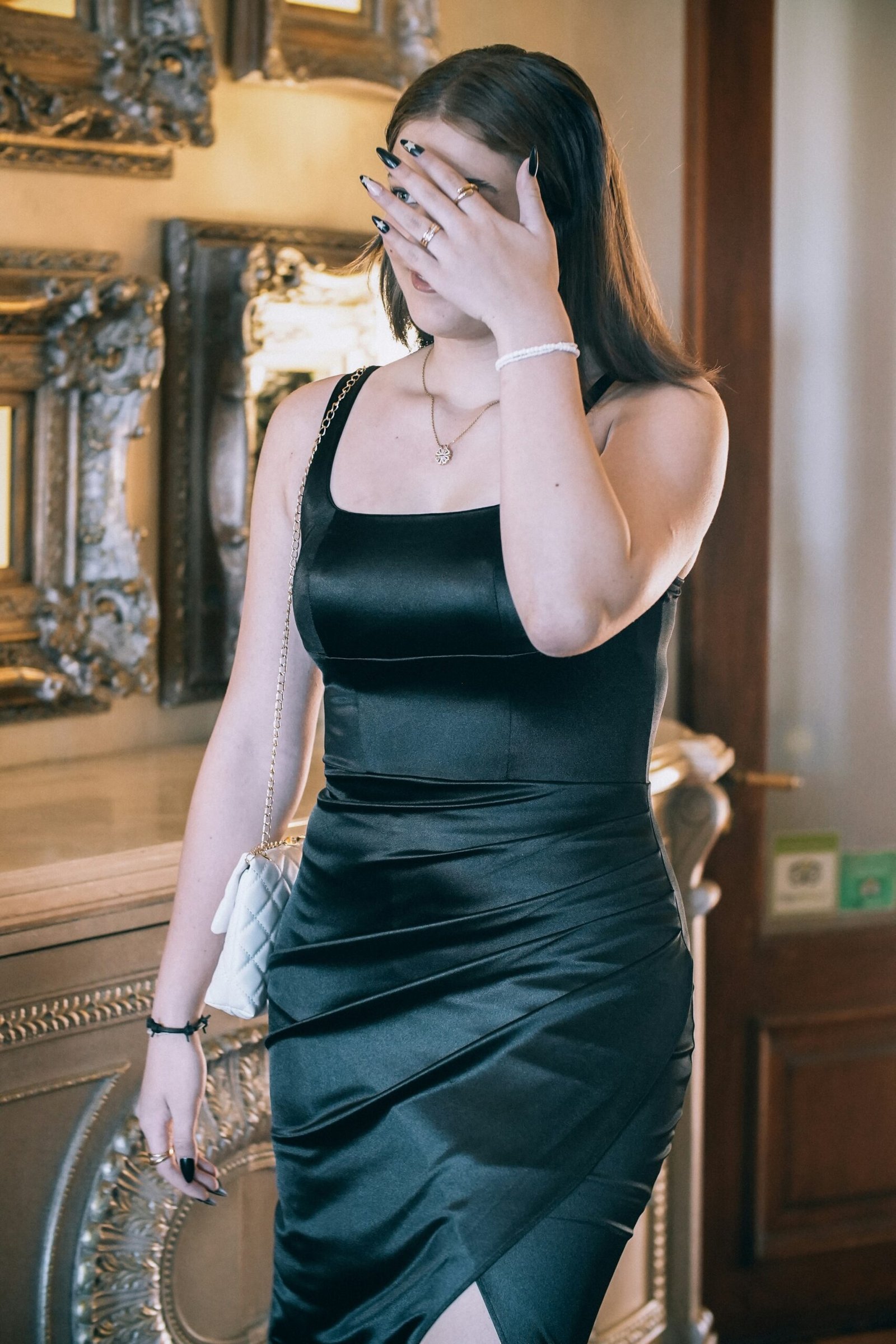 Explore the top 10 must-have pieces for achieving celebrity style and elevate your wardrobe with these trendy and fashionable items.