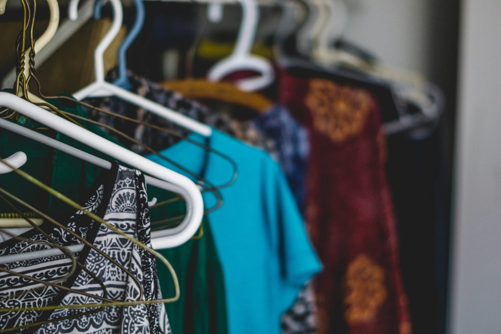 Discover the latest and greatest hipster clothing trends, including what's in and what's out. Stay ahead of the fashion curve with our comprehensive guide.