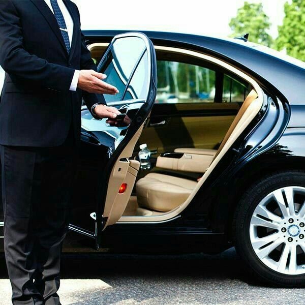 Travel Smart: Taxi Options from Heathrow to Sheffield and More