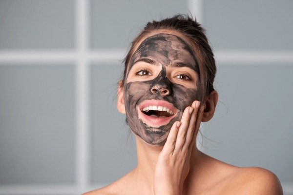 How Does Laser Carbon Peel Improve Skin?