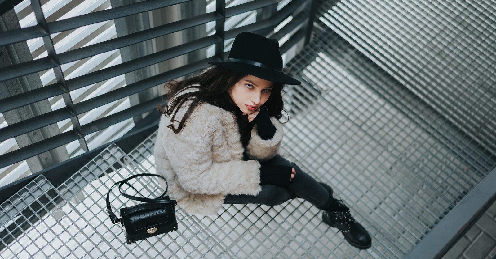 Discover Streetwear Fashion Trends: What’s Hot Right Now. Explore the latest styles, must-have pieces, and get inspired by today’s streetwear looks!