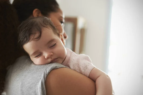 What Should You Expect from a Nurse for Newborns at Home?