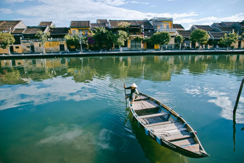 Vietnam tour package by Travel Junky, they provide best and affordable trips and travels